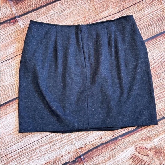 CAbi Andy’s Skirt in Charcoal - Picture 4 of 5